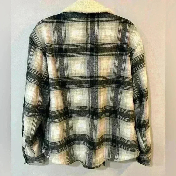 NWT PacSun Sherpa Plaid Jacket Coat Button Up Soft Oversized Men’s Size Small - Picture 6 of 10